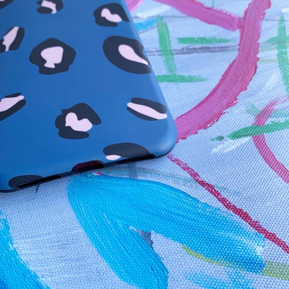 iPhone XS Max Case Pink Blue Leopard Print Cover - Picture 2 of 4